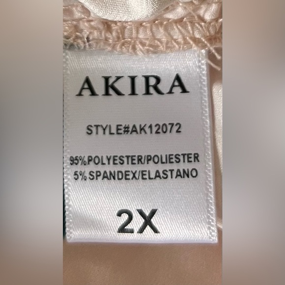 ⛱️👙AKIRA Multicolor Floral Top👙⛱️
🛍️REAL REVIEW🛍️ - Picture 4 of 5